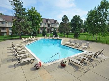 Seasonal swimming pool